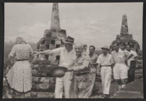 The Committee of Good Offices visited the Buddhist ruins at Borobudur